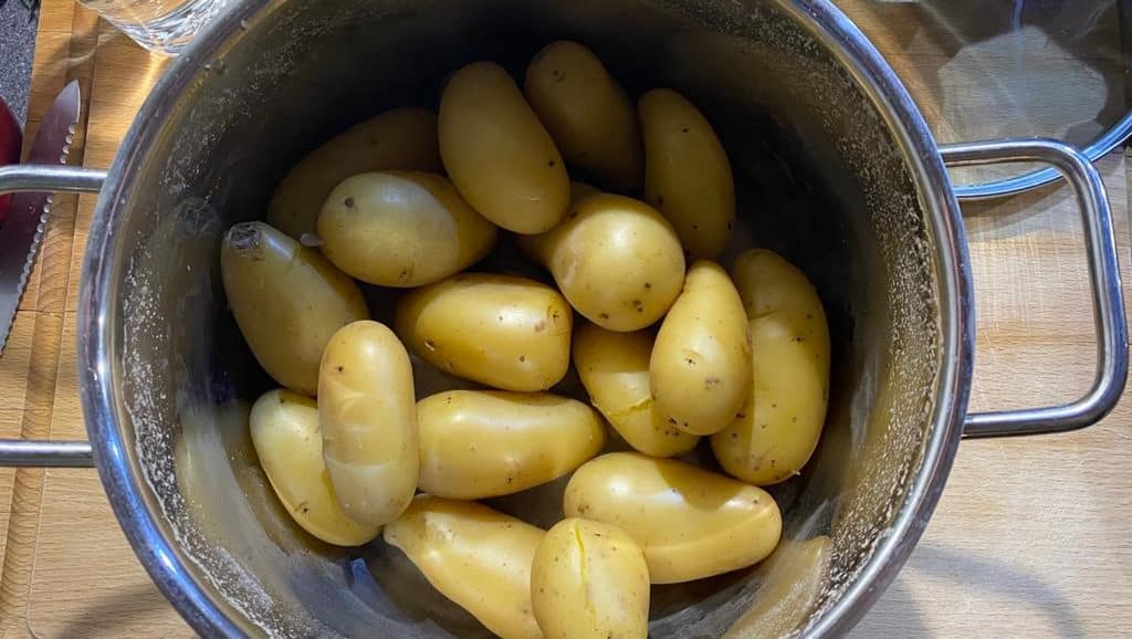 Boiled baby potatoes